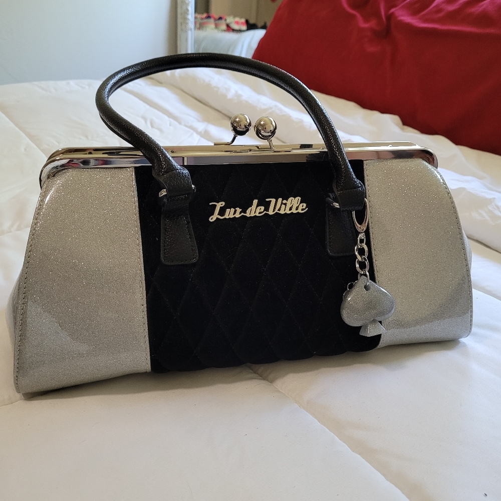 Metallic shoulder bag